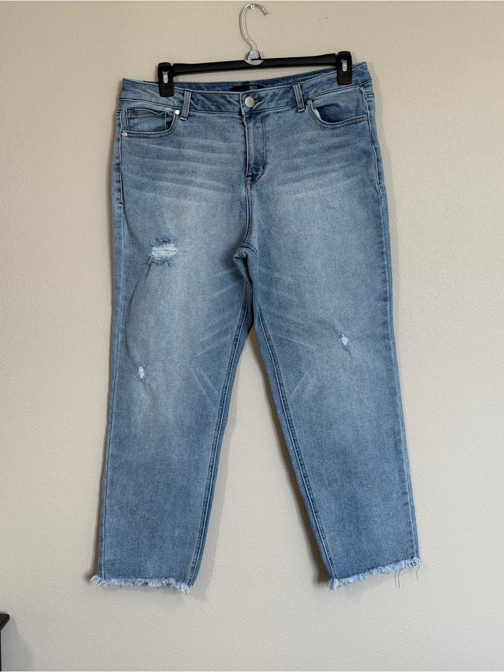 1822 Denim Light Blue Cropped Distressed Jeans